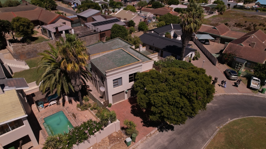 4 Bedroom Property for Sale in Middedorp Western Cape